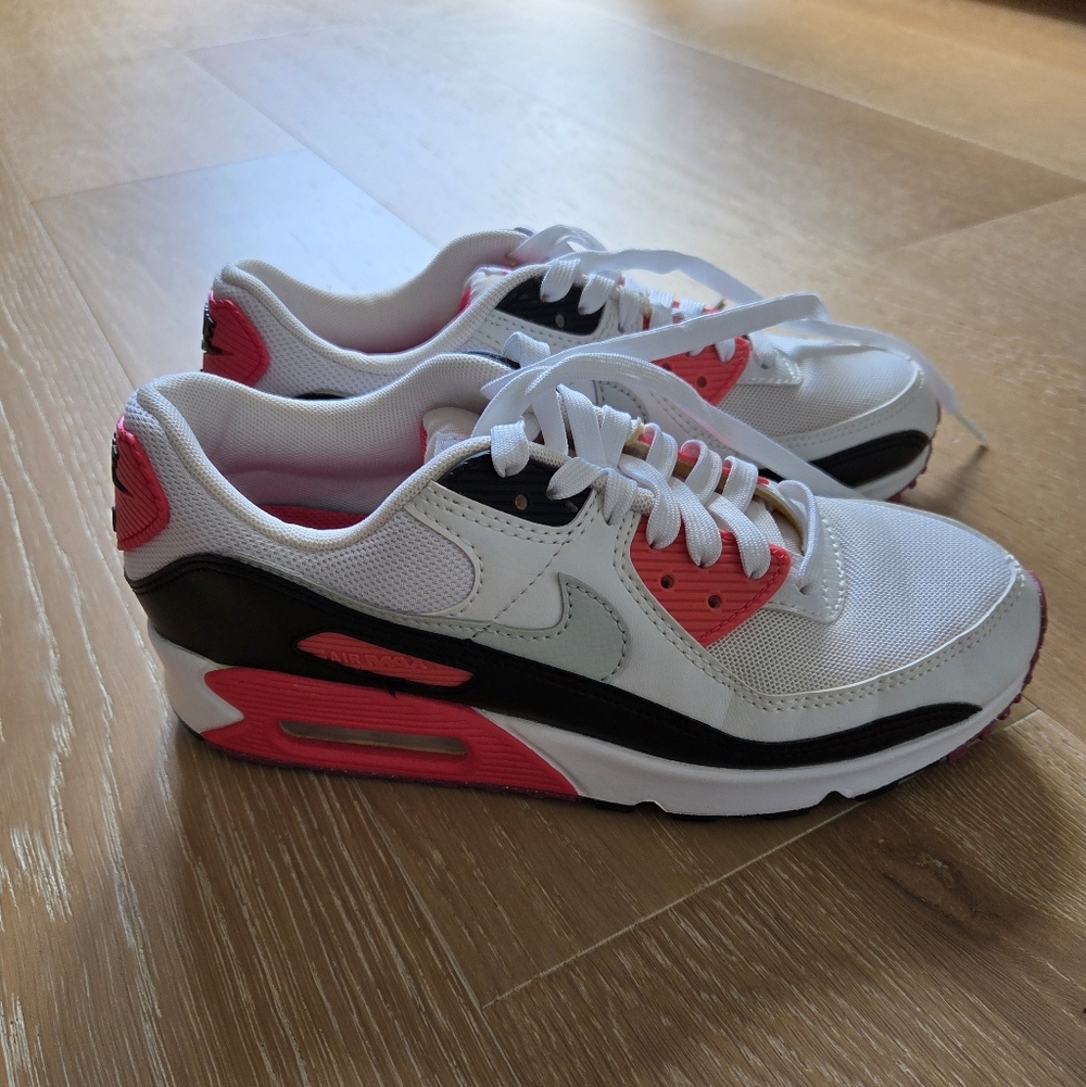 Nike air max sneaker, size 7. White, Black, Pink